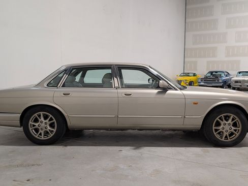 Used 1996 Jaguar XJ6 RWD image 17