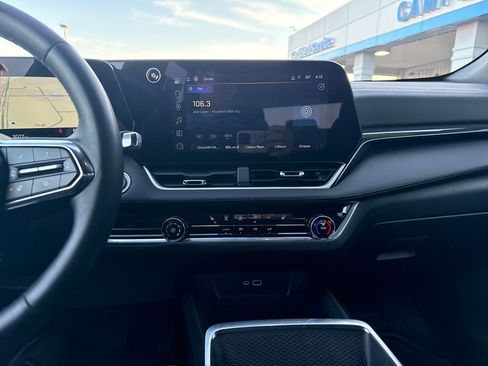 Used 2025 Chevrolet Equinox LT image 20