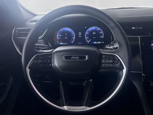 Certified 2025 Jeep Grand Cherokee Altitude AWD/4WD image 14