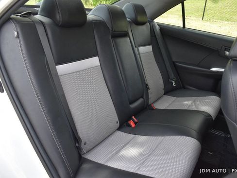 Used 2014 Toyota Camry SE w/ Moonroof Package image 15