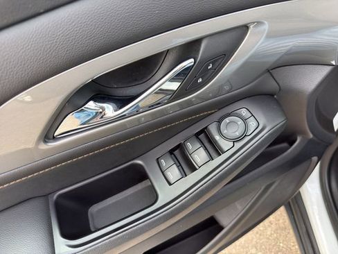 Used 2019 Chevrolet Traverse LS FWD image 11