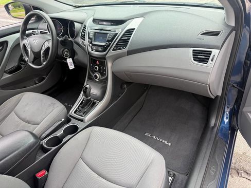 Used 2015 Hyundai Elantra SE w/ Option Group 02 FWD image 12