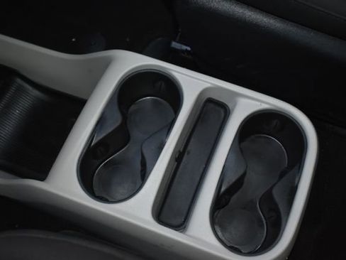 Used 2020 Chrysler Voyager L image 28