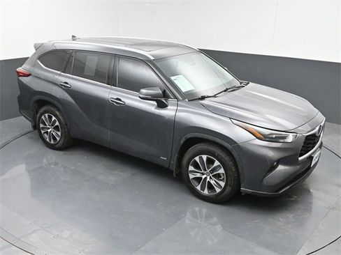 Used 2022 Toyota Highlander XLE image 36