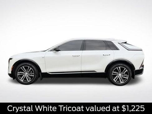 Used 2024 Cadillac Lyriq Luxury w/ LPO, Floor Liner Package AWD/4WD image 5