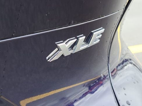 Used 2024 Toyota Venza XLE AWD/4WD image 27