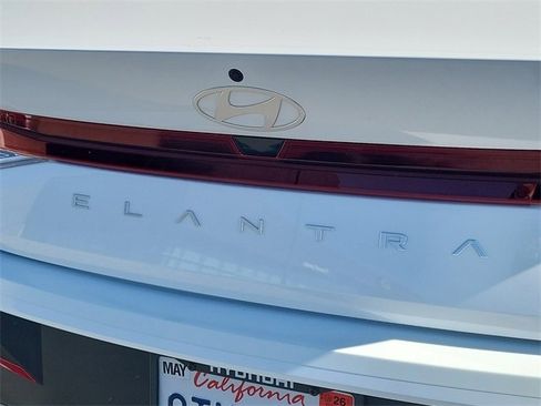 Certified 2025 Hyundai Elantra SE image 21