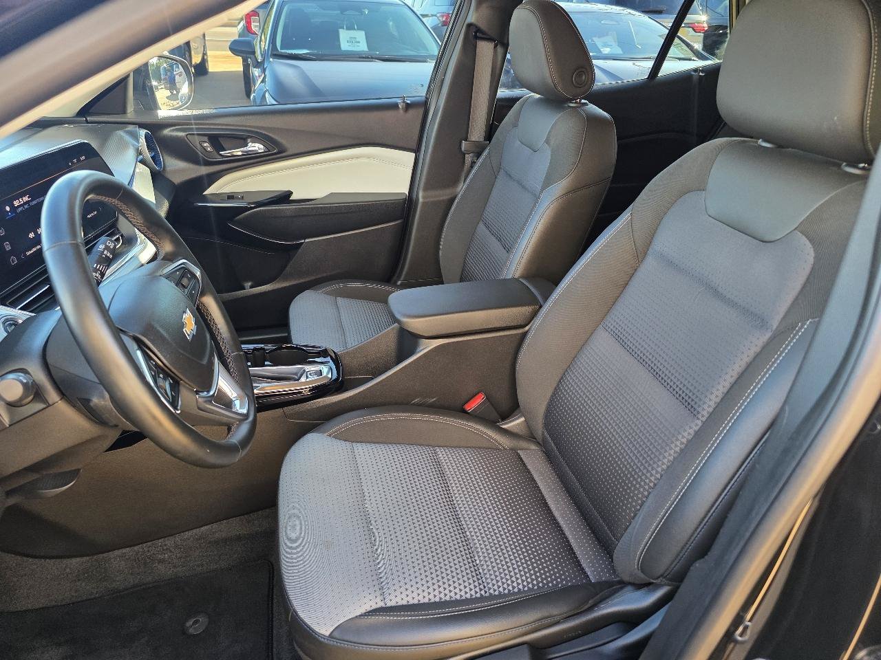 Used 2025 Chevrolet Trax LT w/ Driver Confidence Package FWD image 13