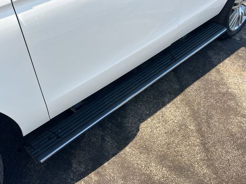 Used 2023 Ford Expedition Limited image 10