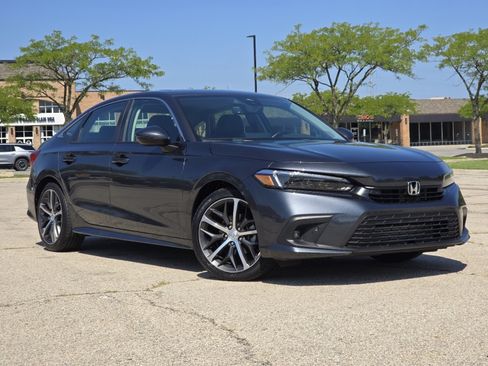 Used 2024 Honda Civic Touring image 2