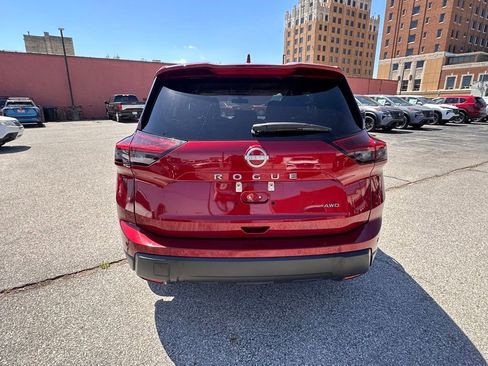 Certified 2025 Nissan Rogue SV image 4