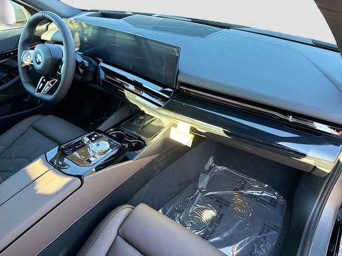 New 2026 BMW 530i w/ Executive Package image 15