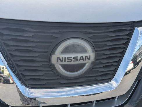 Used 2020 Nissan Rogue SV AWD/4WD image 11