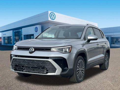 New 2026 Volkswagen Taos SE image 3