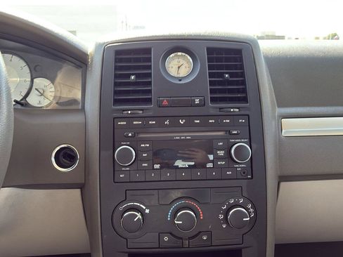 Used 2008 Chrysler 300 LX RWD image 28