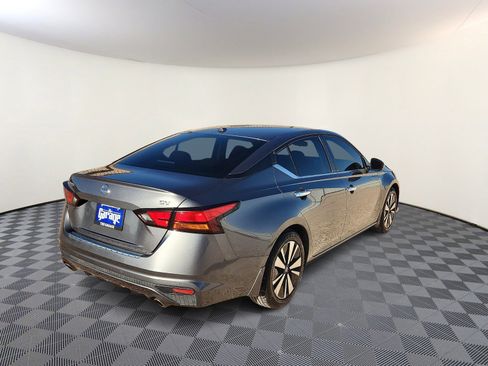 Used 2021 Nissan Altima 2.5 SV w/ SV Premium Package image 4