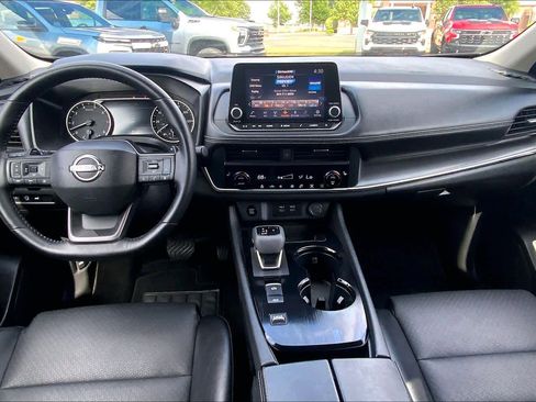 Used 2025 Nissan Rogue SV w/ SV Premium Package FWD image 16