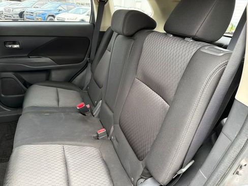Used 2015 Mitsubishi Outlander ES FWD image 19