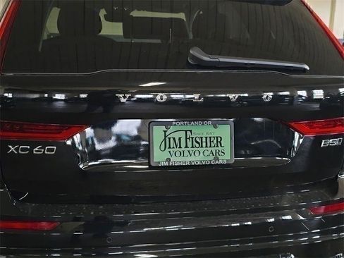 New 2026 Volvo XC60 B5 Ultra w/ Climate Package image 13