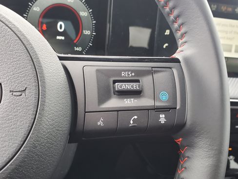 Used 2025 Nissan Kicks SR AWD/4WD image 35