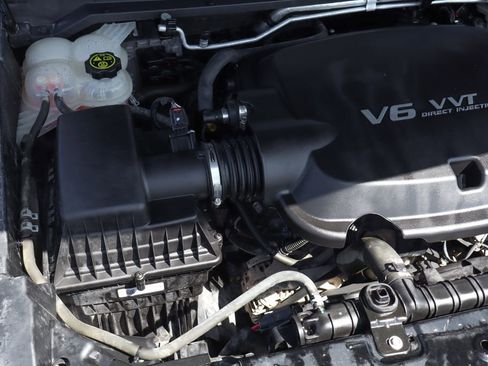 Used 2020 Chevrolet Colorado LT w/ Colorado RST Special Edition image 12