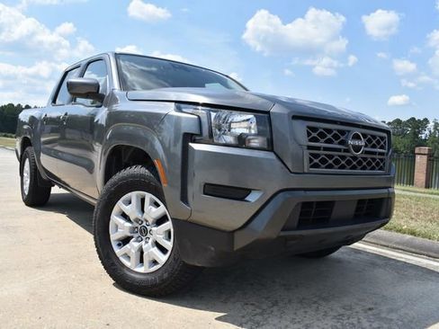 Used 2022 Nissan Frontier SV image 1