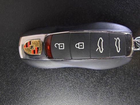 Certified 2025 Porsche 718 Cayman RWD image 40