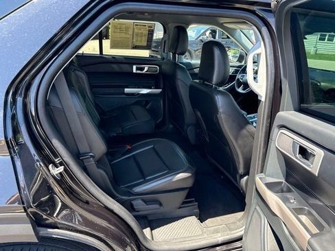Used 2024 Ford Explorer XLT w/ Equipment Group 202A AWD/4WD image 10