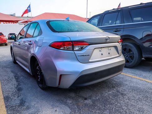 Used 2025 Toyota Corolla LE w/ Convenience Package FWD image 10