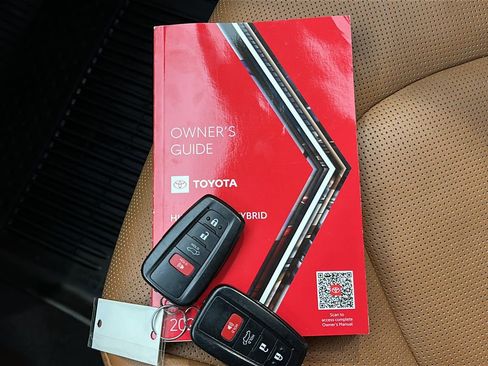 Used 2022 Toyota Highlander Platinum AWD/4WD image 35