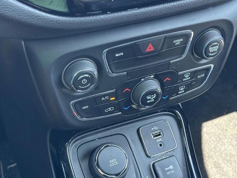 Used 2018 Jeep Compass Limited AWD/4WD image 27