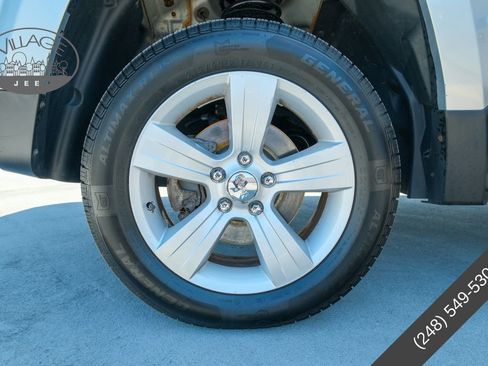 Used 2013 Jeep Patriot Latitude AWD/4WD image 9