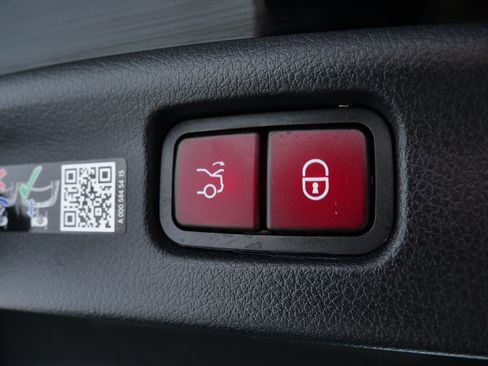 Certified 2026 Mercedes-Benz C 300 4MATIC Sedan image 8