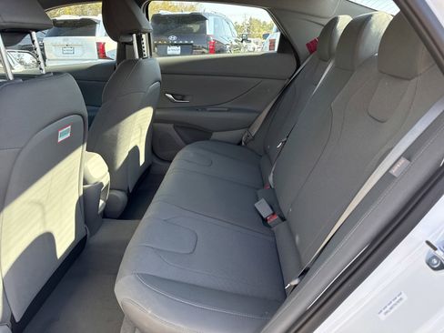 New 2026 Hyundai Elantra SE FWD image 12