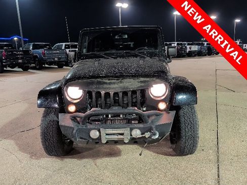 Used 2015 Jeep Wrangler Unlimited Sahara w/ Connectivity Group image 8