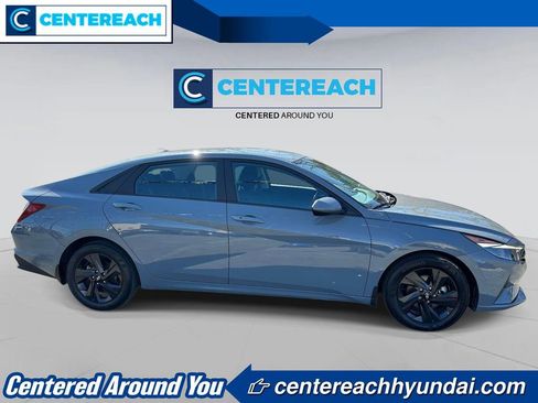 Used 2023 Hyundai Elantra SEL image 3