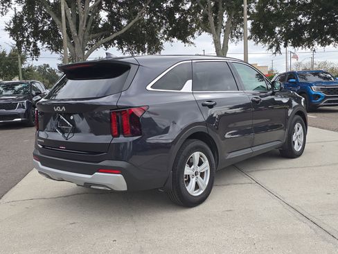 Certified 2025 Kia Sorento LX image 8