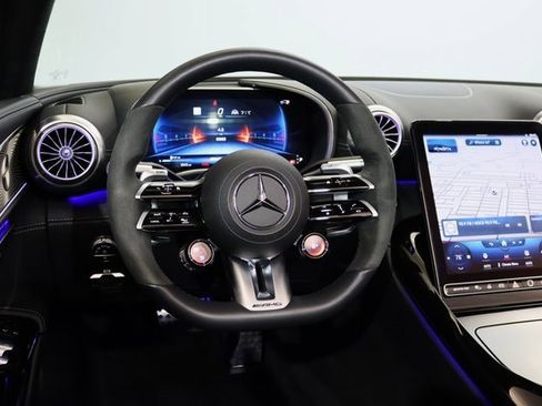 Used 2022 Mercedes-Benz SL 55 AMG 4MATIC w/ Driver Assistance Package image 19