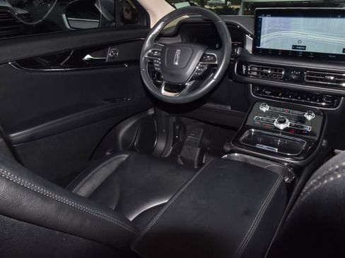 Certified 2023 Lincoln Nautilus FWD w/ Premium Package image 15