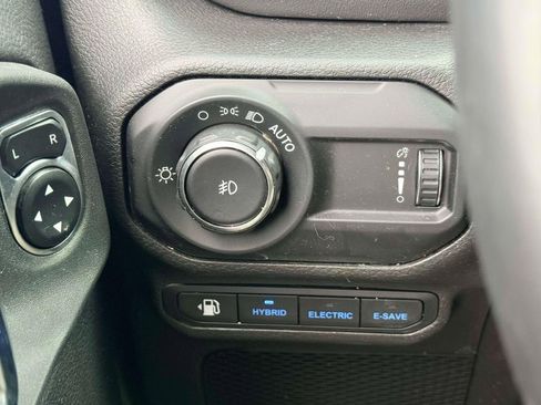 Used 2023 Jeep Wrangler Unlimited Sahara w/ Cold Weather Group AWD/4WD image 17