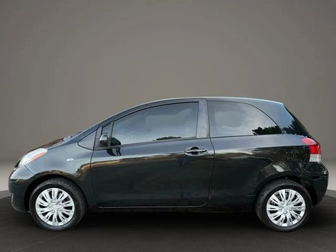 Used 2011 Toyota Yaris 2-Door Hatchback image 7