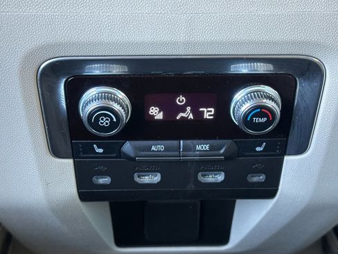 Used 2021 GMC Yukon XL Denali w/ Denali Premium Package AWD/4WD image 14