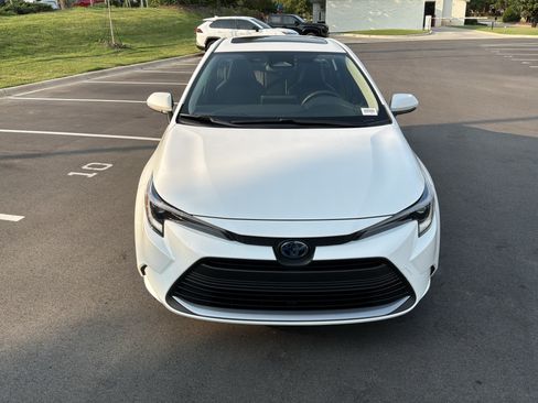 Used 2023 Toyota Corolla XLE FWD image 3