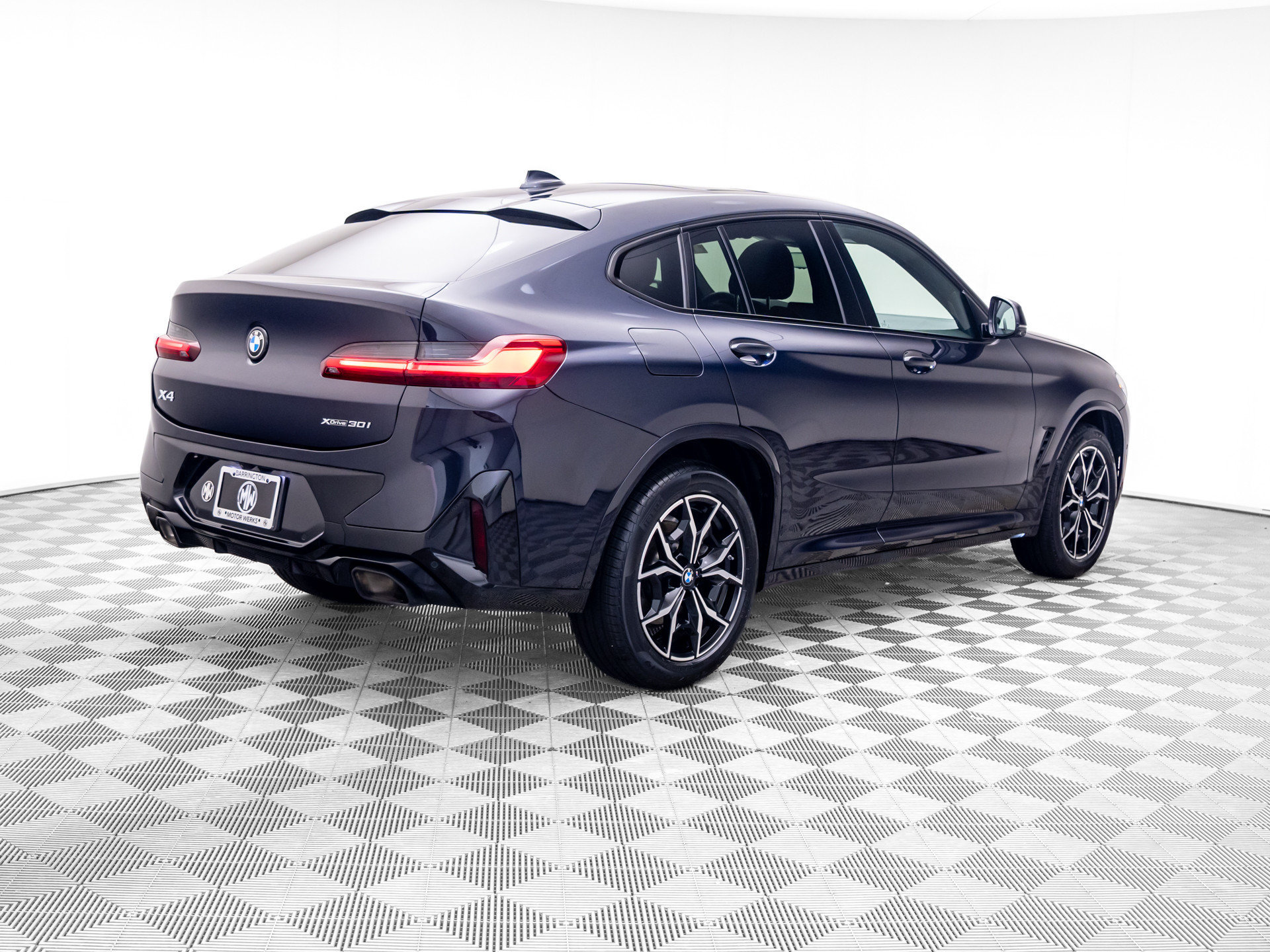Used 2025 BMW X4 xDrive30i AWD/4WD image 5
