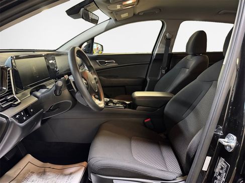 Certified 2023 Kia Sportage LX image 12