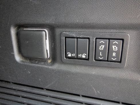 Used 2022 Chevrolet Suburban RST w/ Luxury Package AWD/4WD image 45