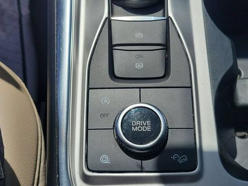 Used 2020 Ford Explorer XLT w/ Equipment Group 202A AWD/4WD image 36