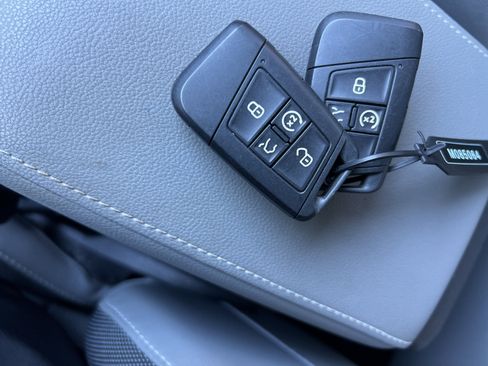 Certified 2022 Volkswagen Taos SE w/ Panoramic Sunroof Package image 33