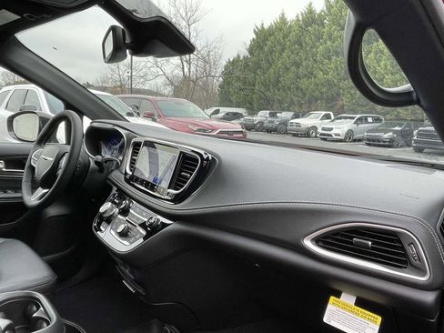 New 2026 Chrysler Pacifica Select FWD image 15