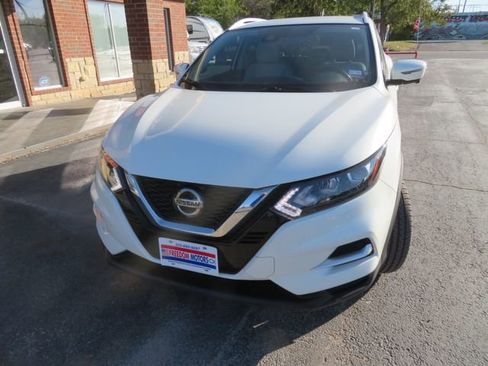 Used 2022 Nissan Rogue Sport SL image 2